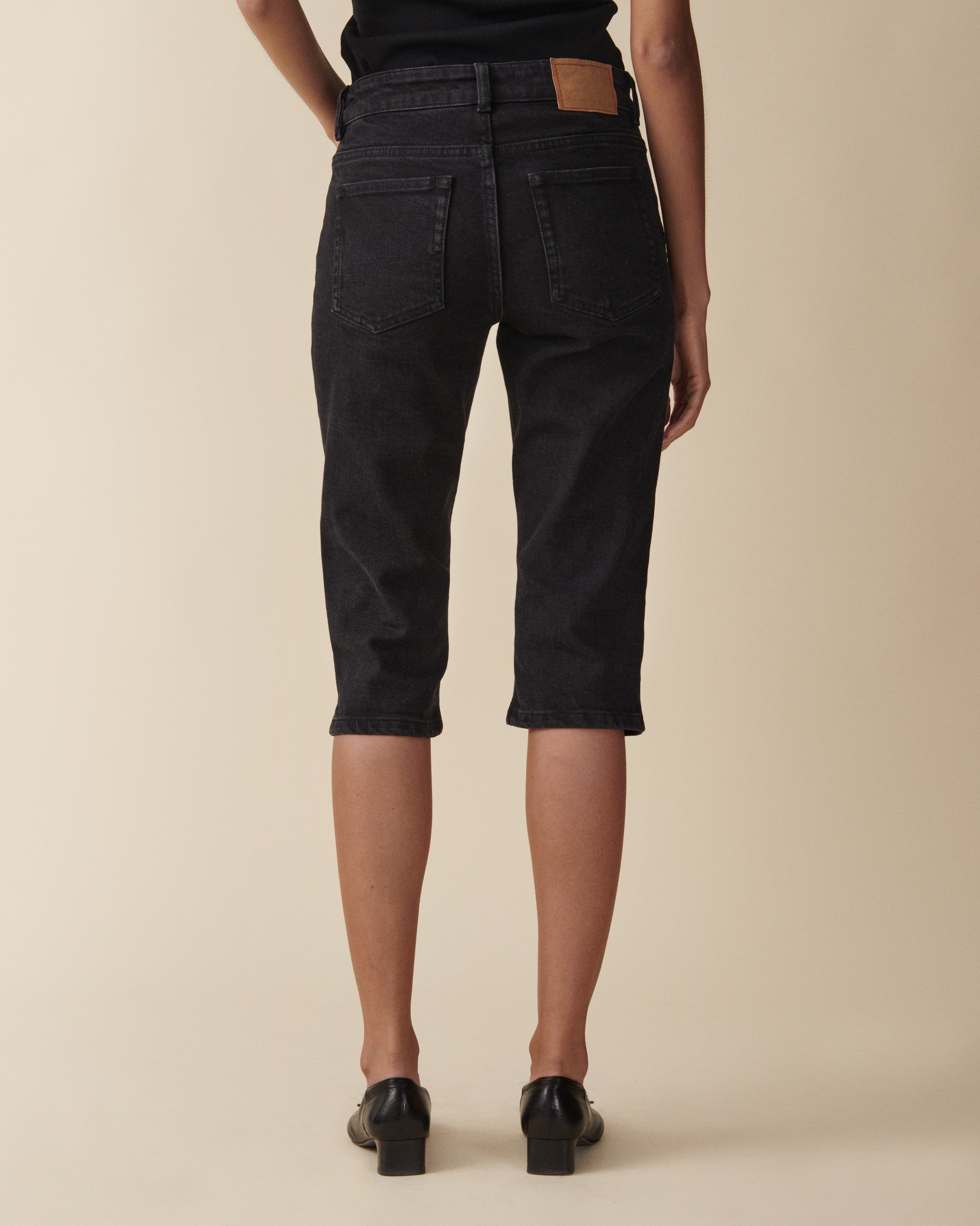 Capri Black 2 Weeks