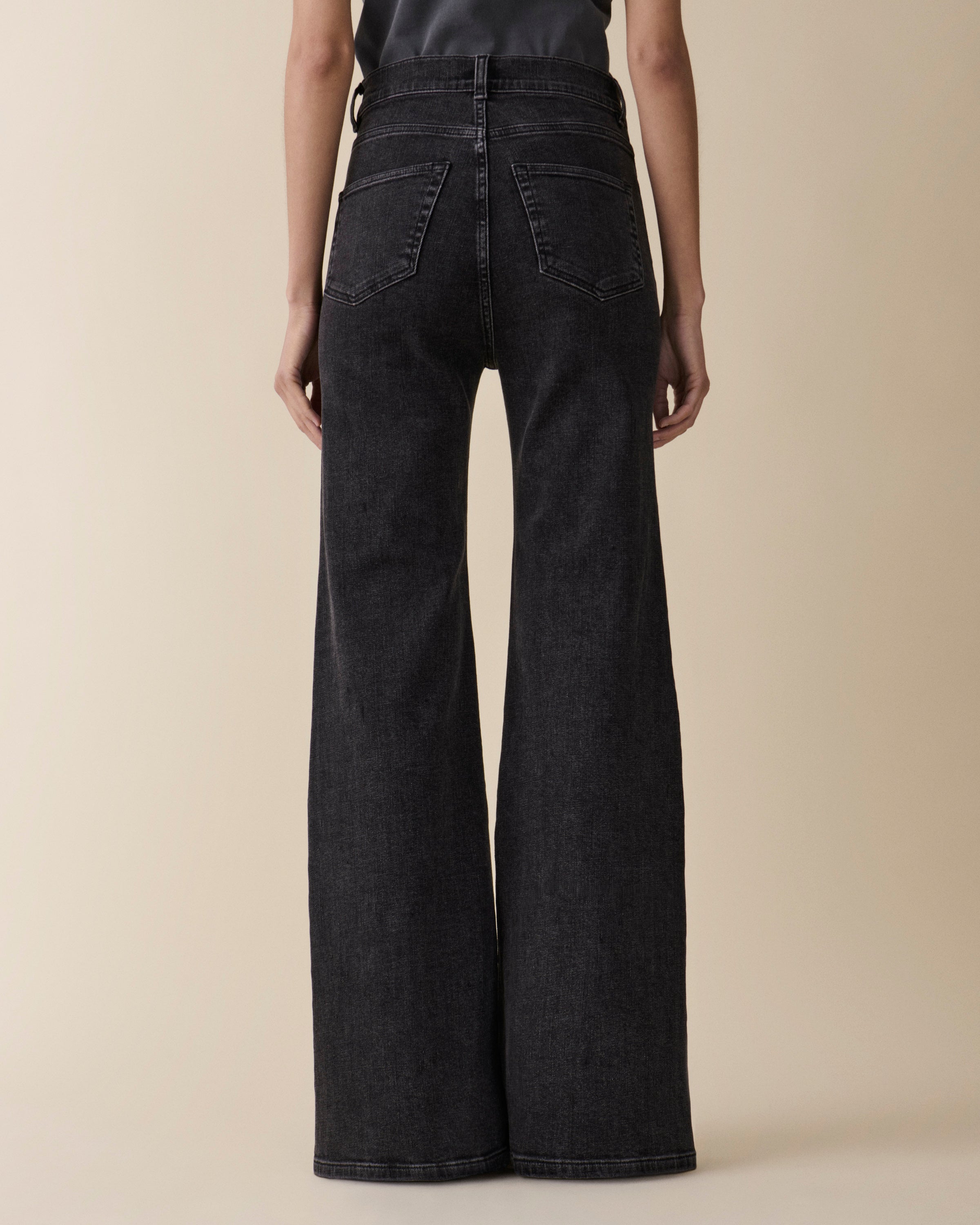 Jentlouis Resin Coated Flare Denimブラック/M Women's Fuji Flared Jeans - Jeanerica