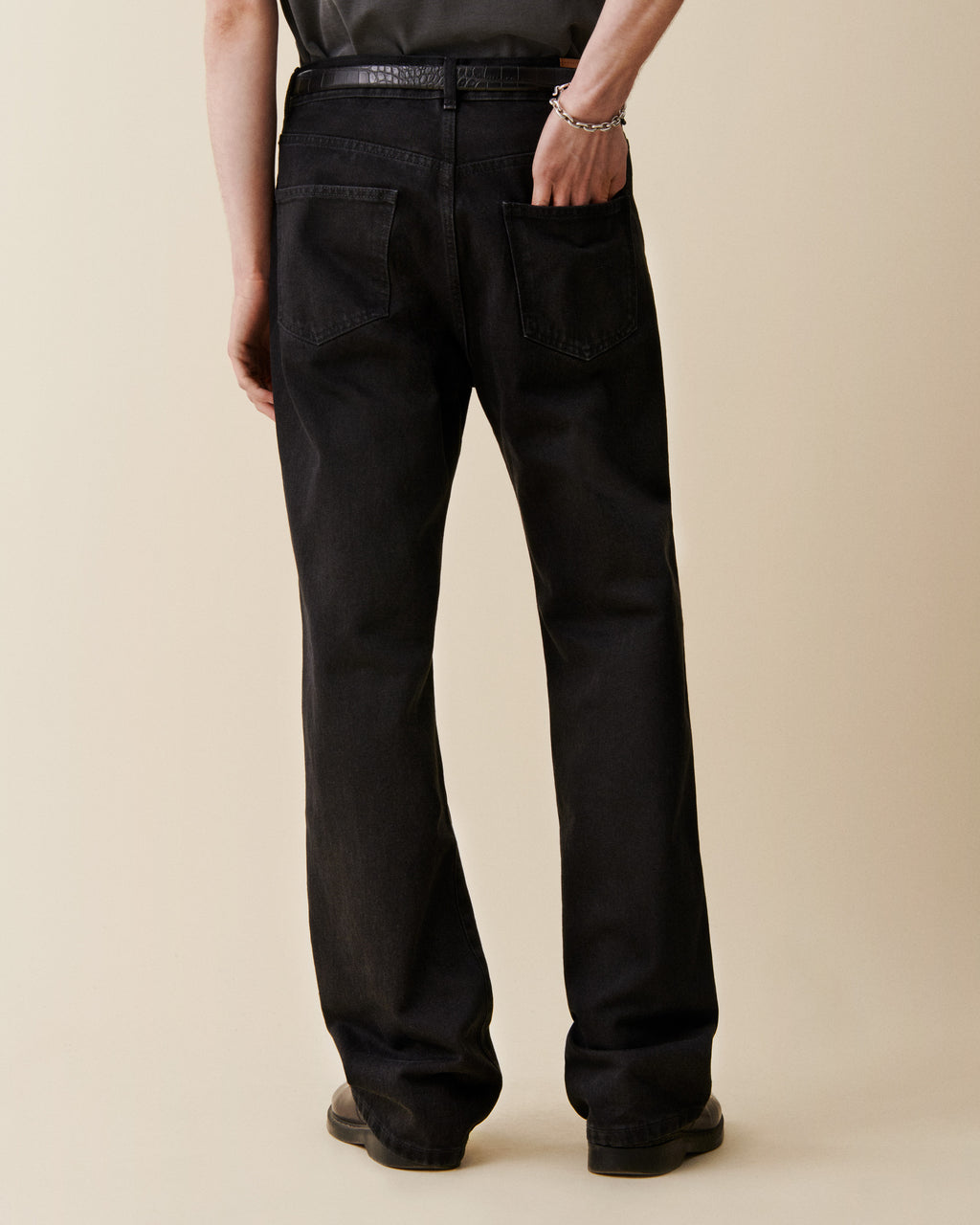 VM009 Vega Jeans Black 2 Weeks