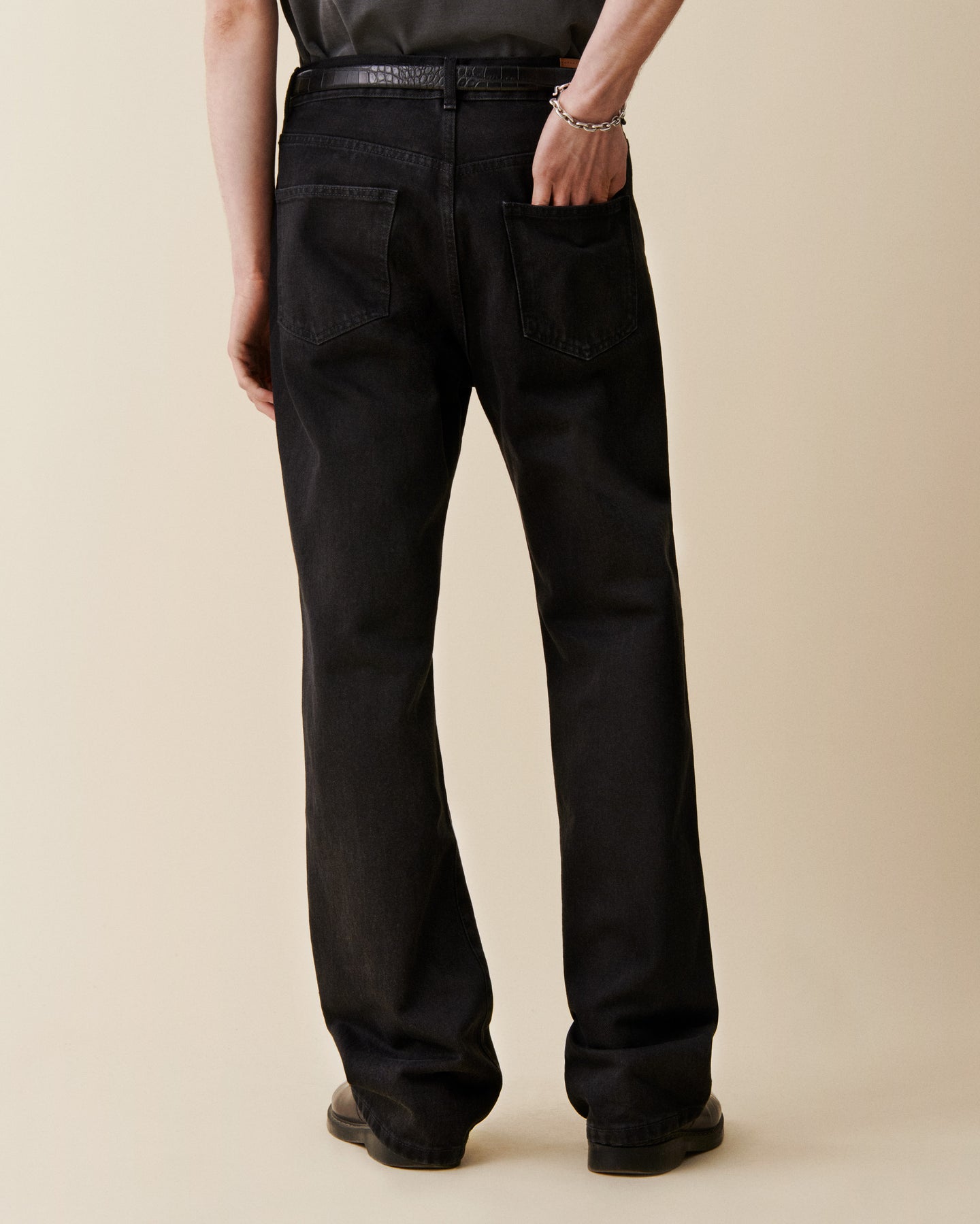 VM009 Vega Jeans Black 2 Weeks