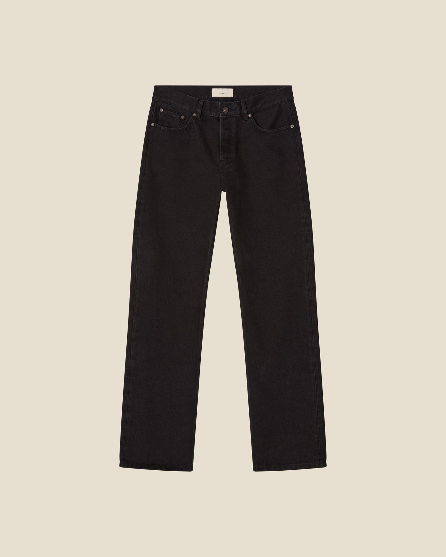 Arrow Black Rinse flat (beige background)