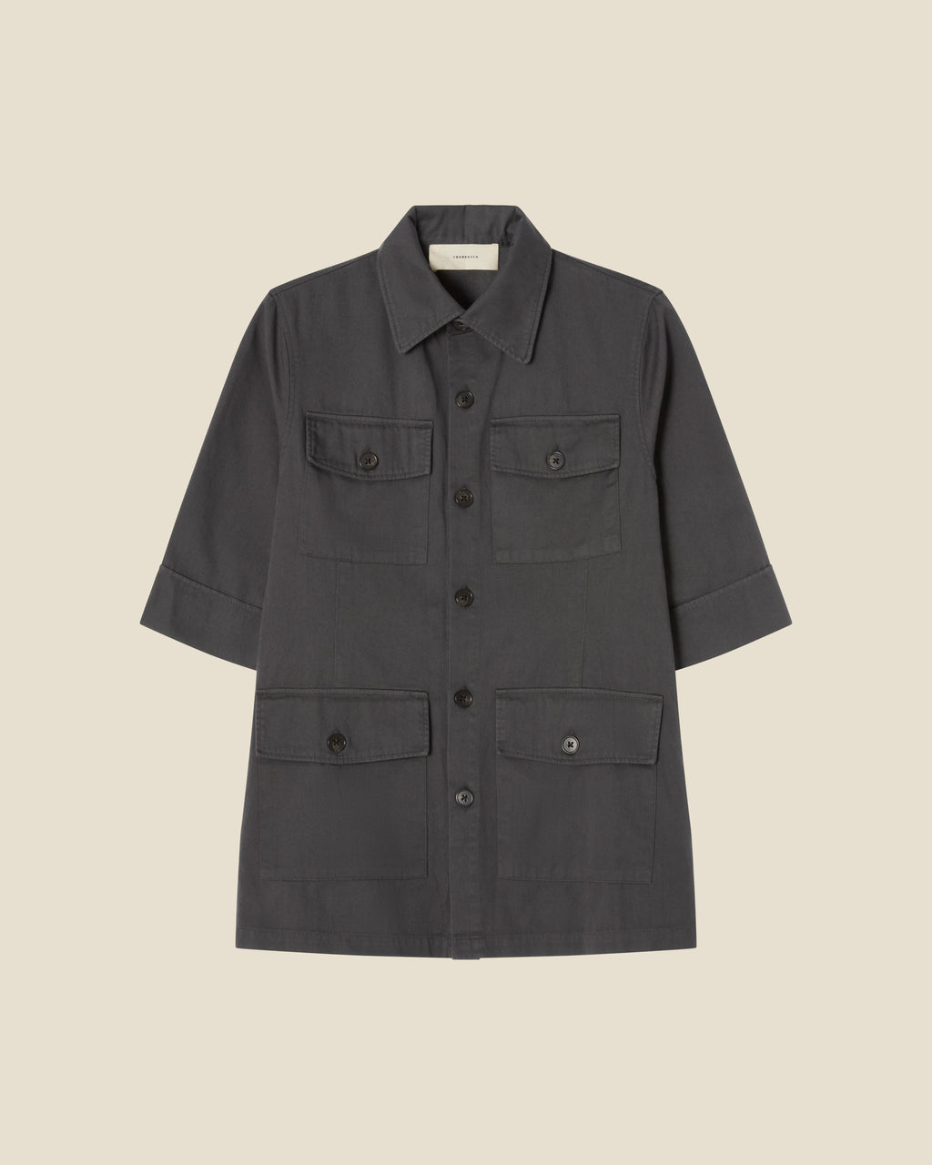 Freya Anthracite flat (beige background)