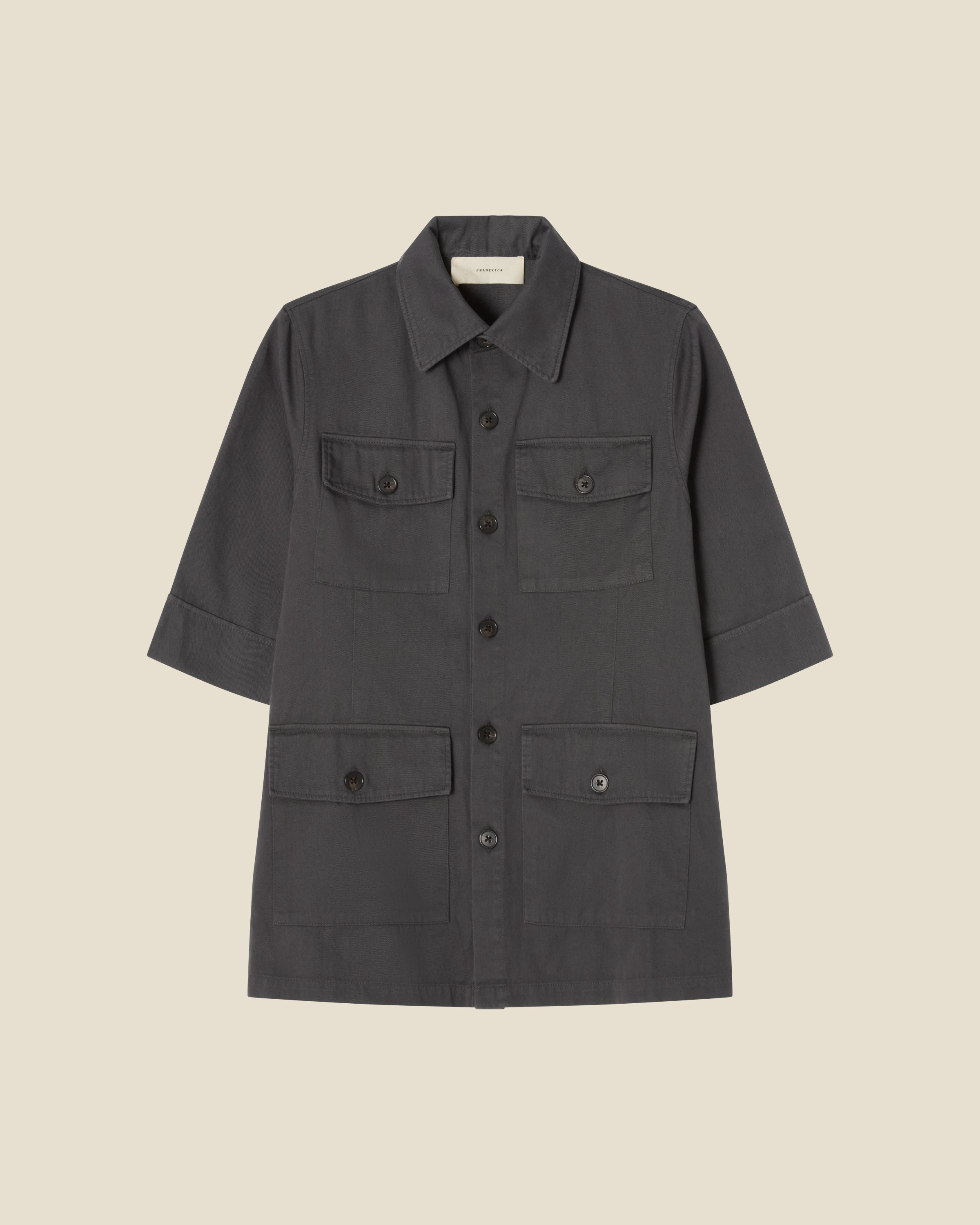 Freya Anthracite flat (beige background)