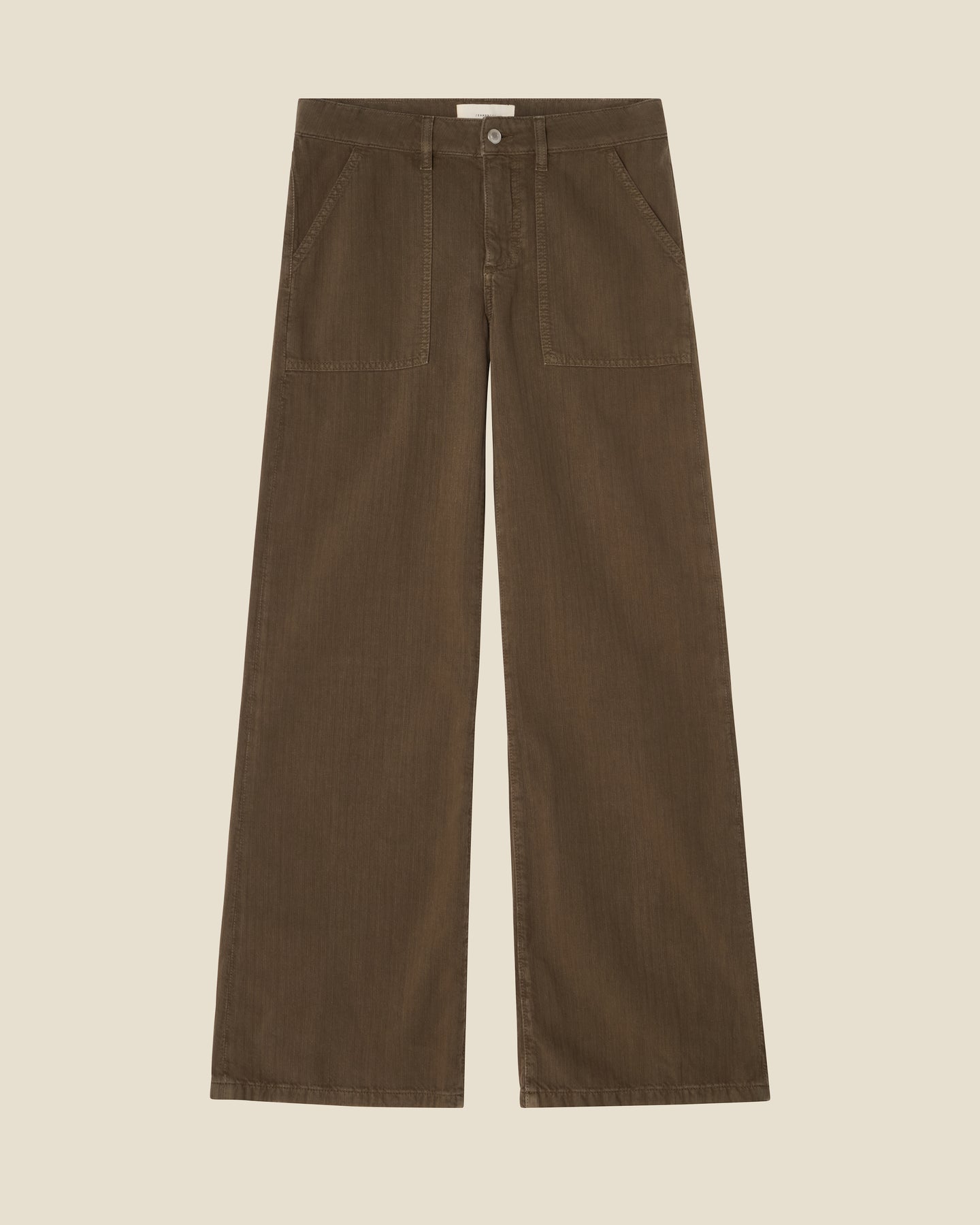 Guell Chevron Khaki Green flat (beige background)
