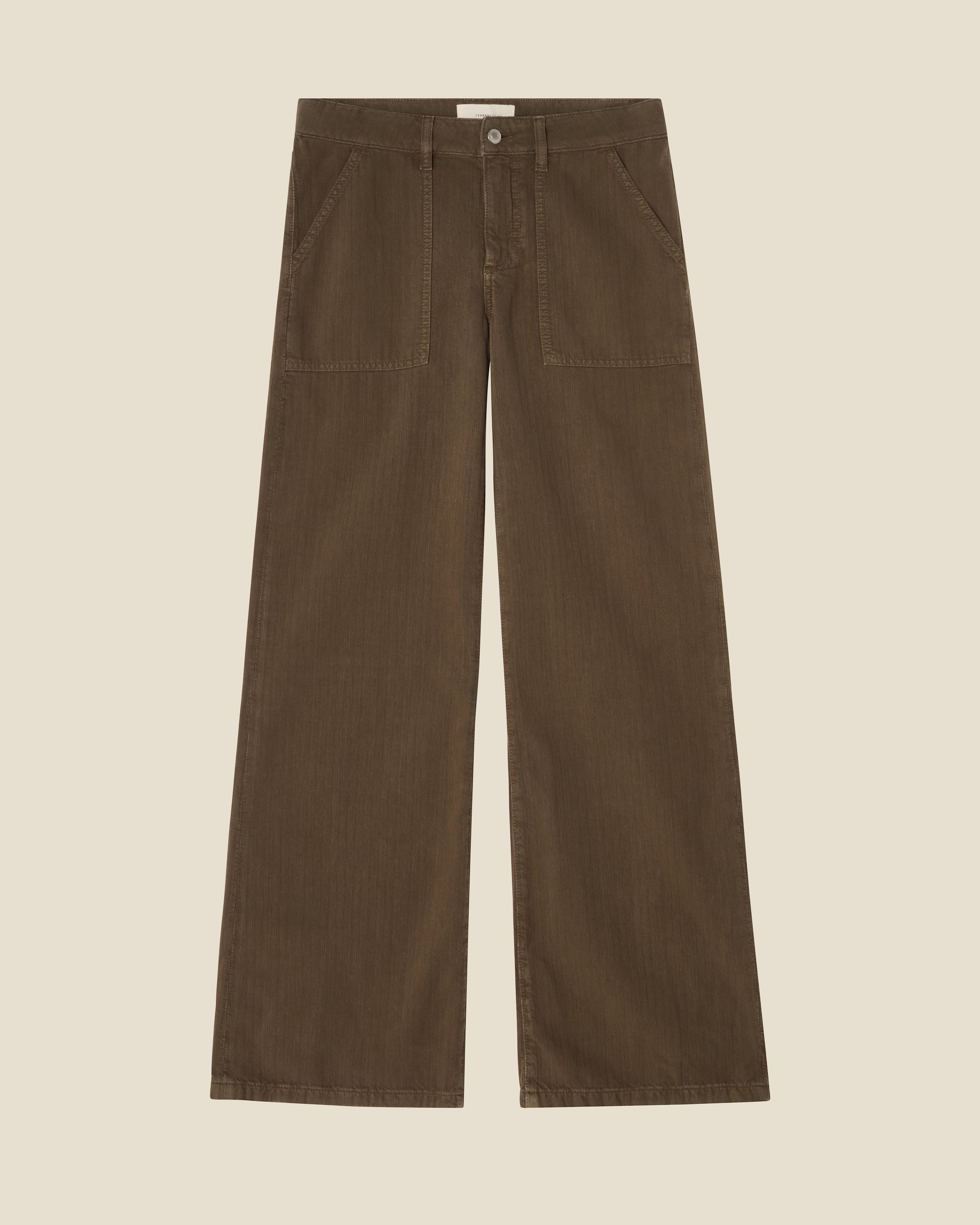 Guell Chevron Khaki Green flat (beige background)