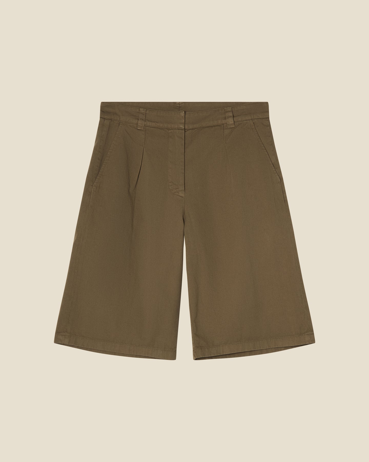 Hanne Chino Shorts Light Khaki flat (beige background)