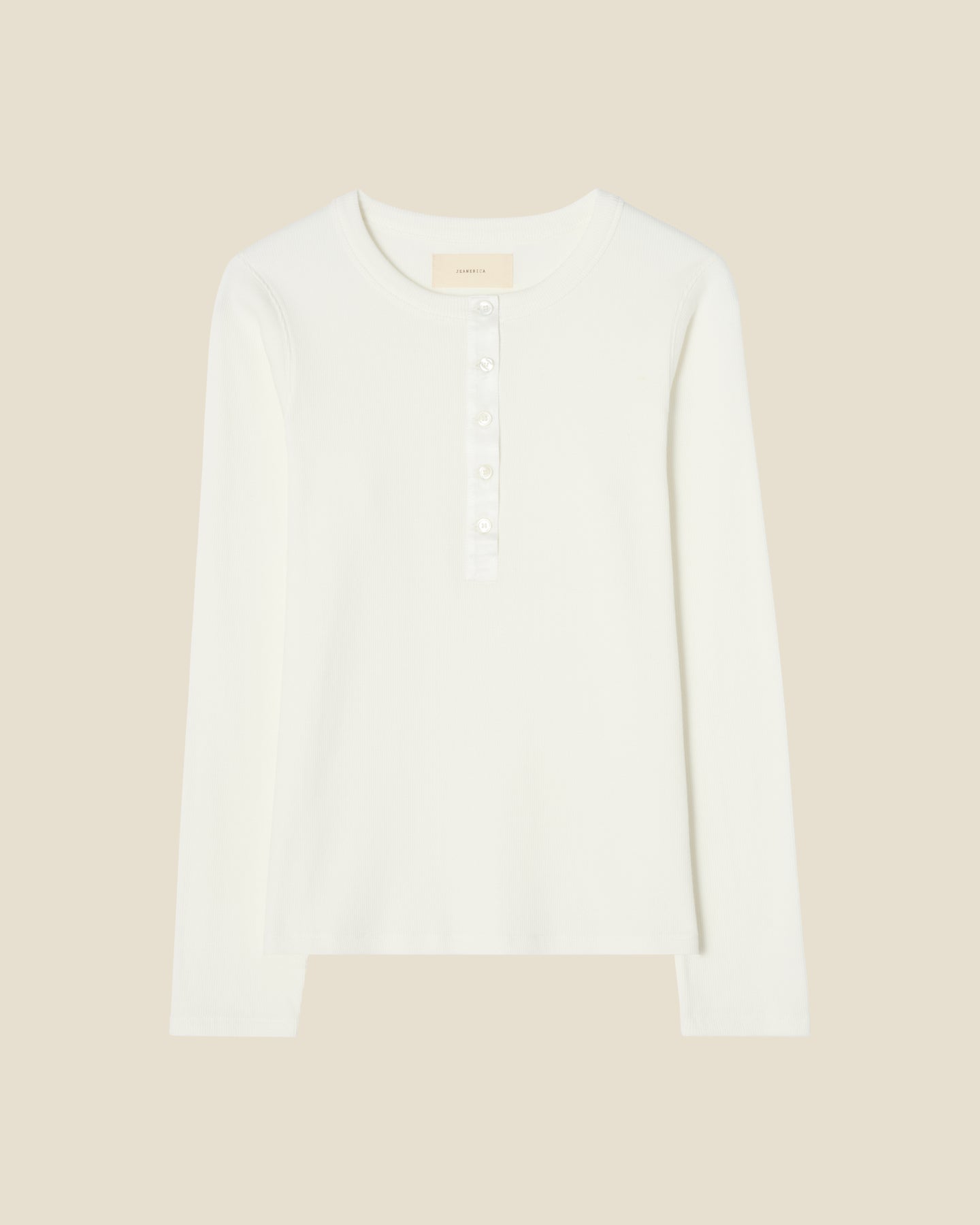 Louise Natural White flat (beige background)