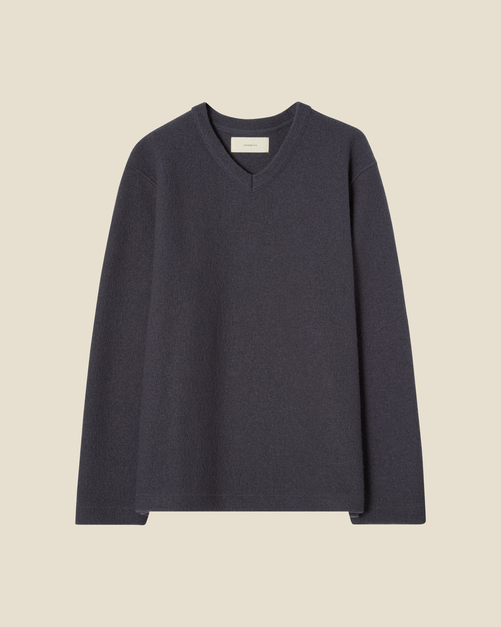 Luca Anthracite flat (beige background)