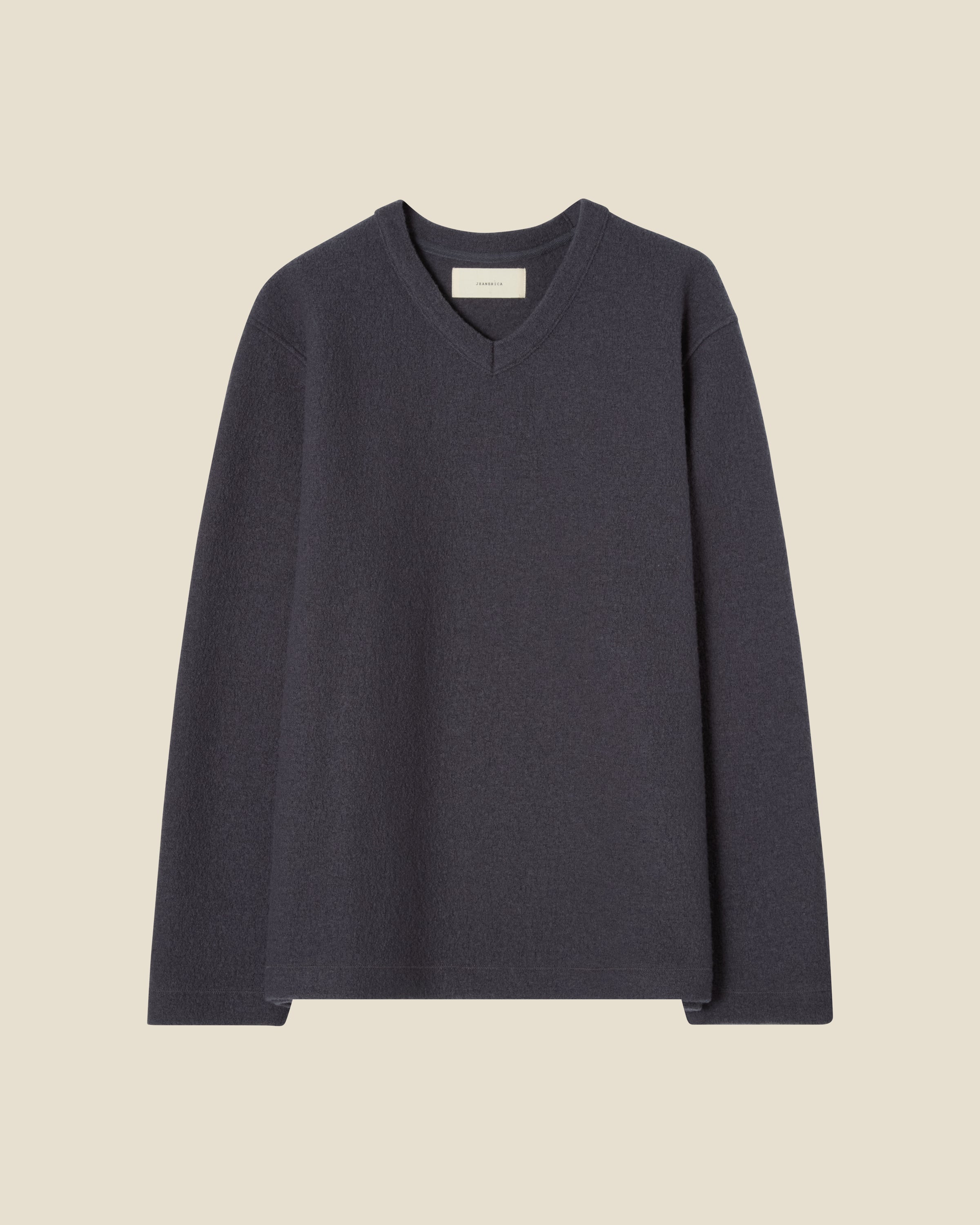 Luca Anthracite flat (beige background)