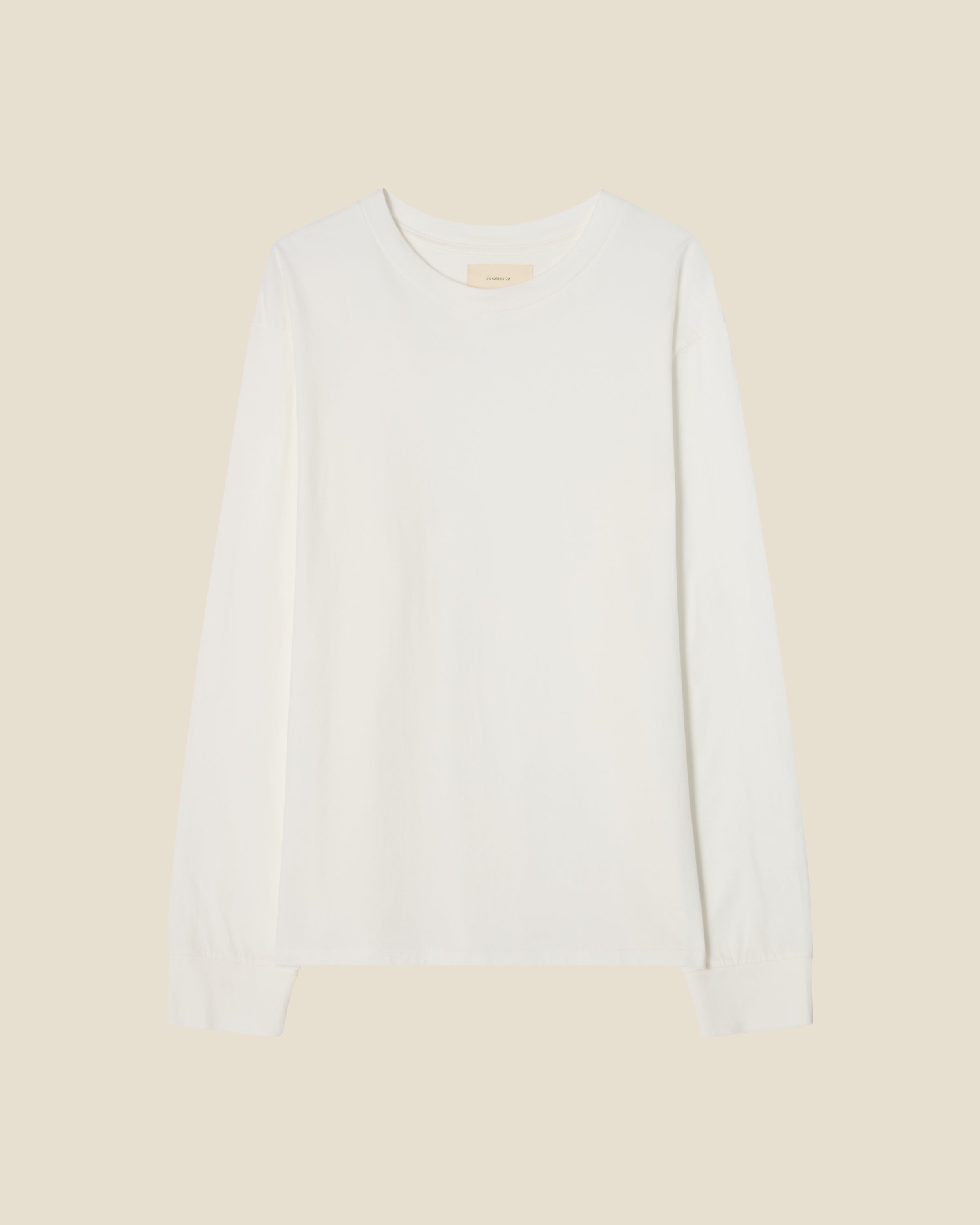 Mino Natural White flat (beige background)