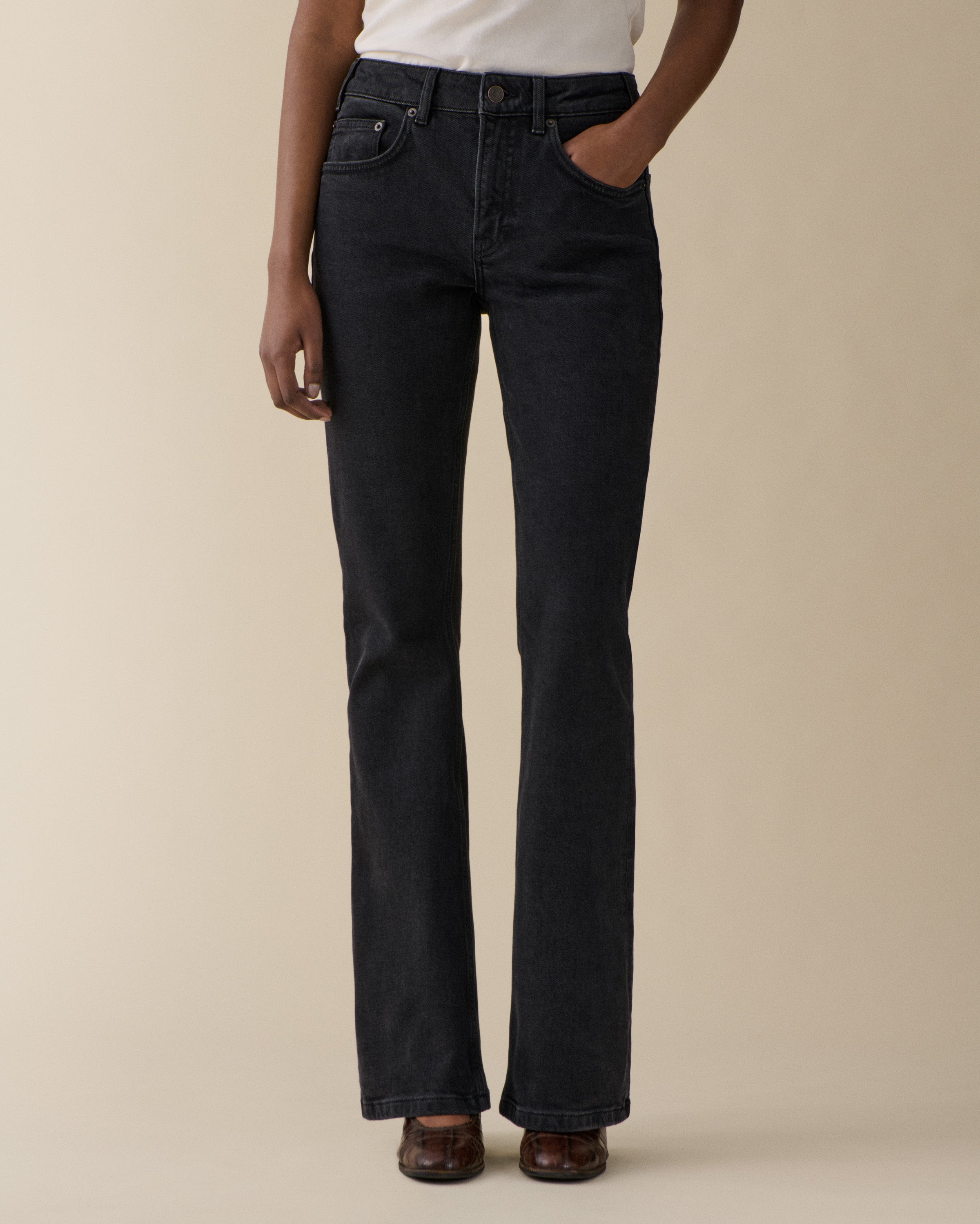 Women's Moda Mid-Rise Slim Flared Black Jeans - Jeanerica