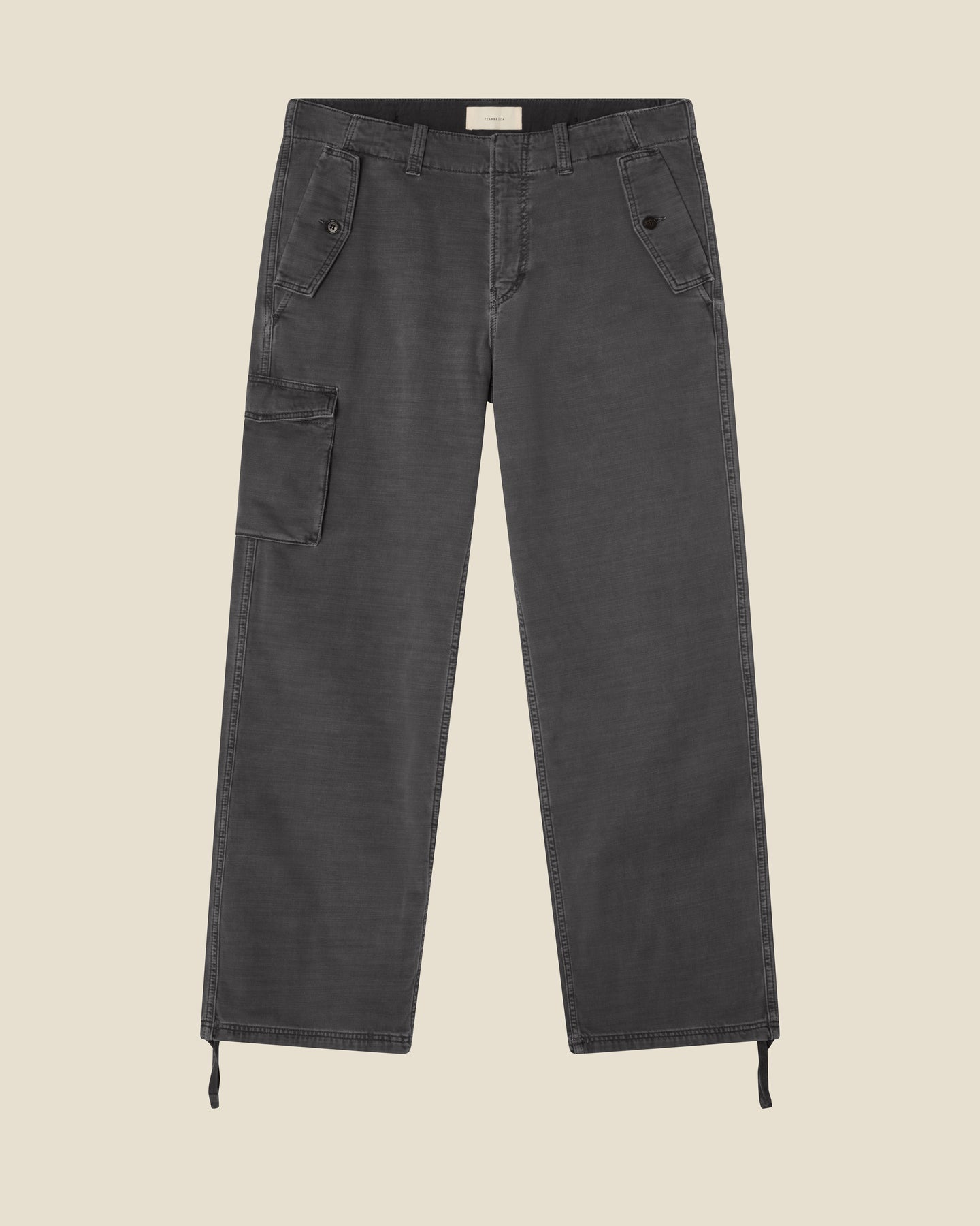 Monti Anthracite flat (beige background)