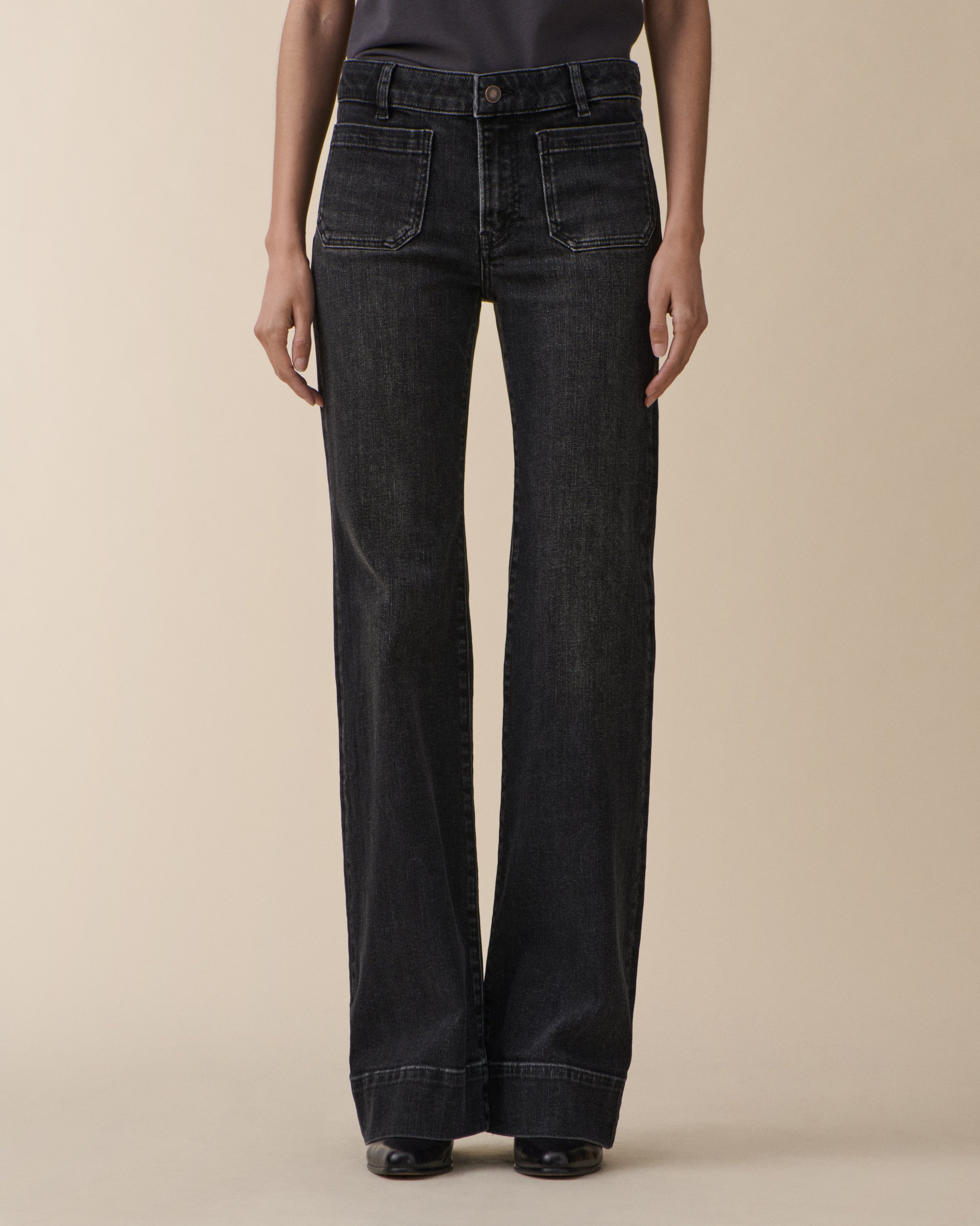 St Monica Low Washed Black