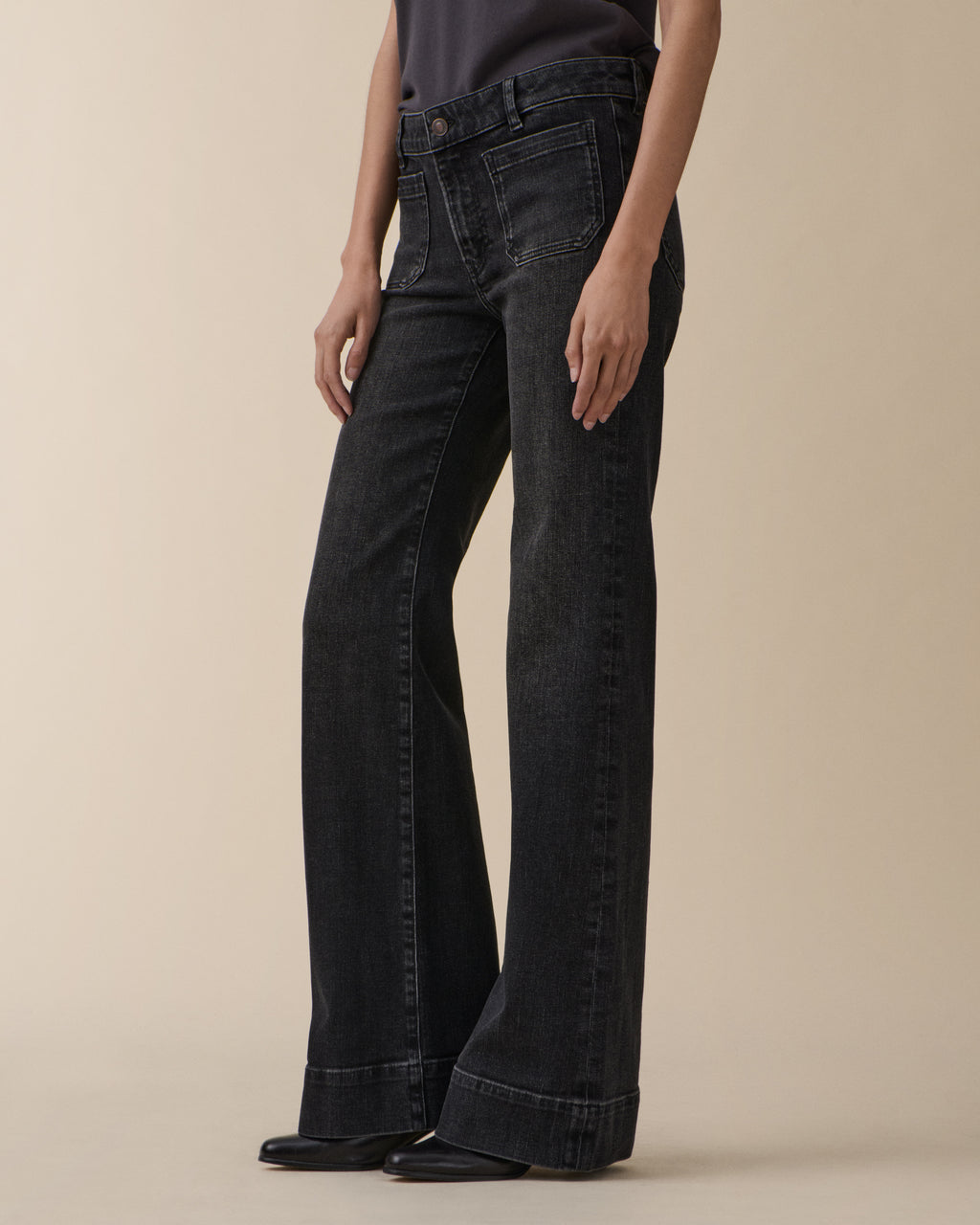 St Monica Low Washed Black