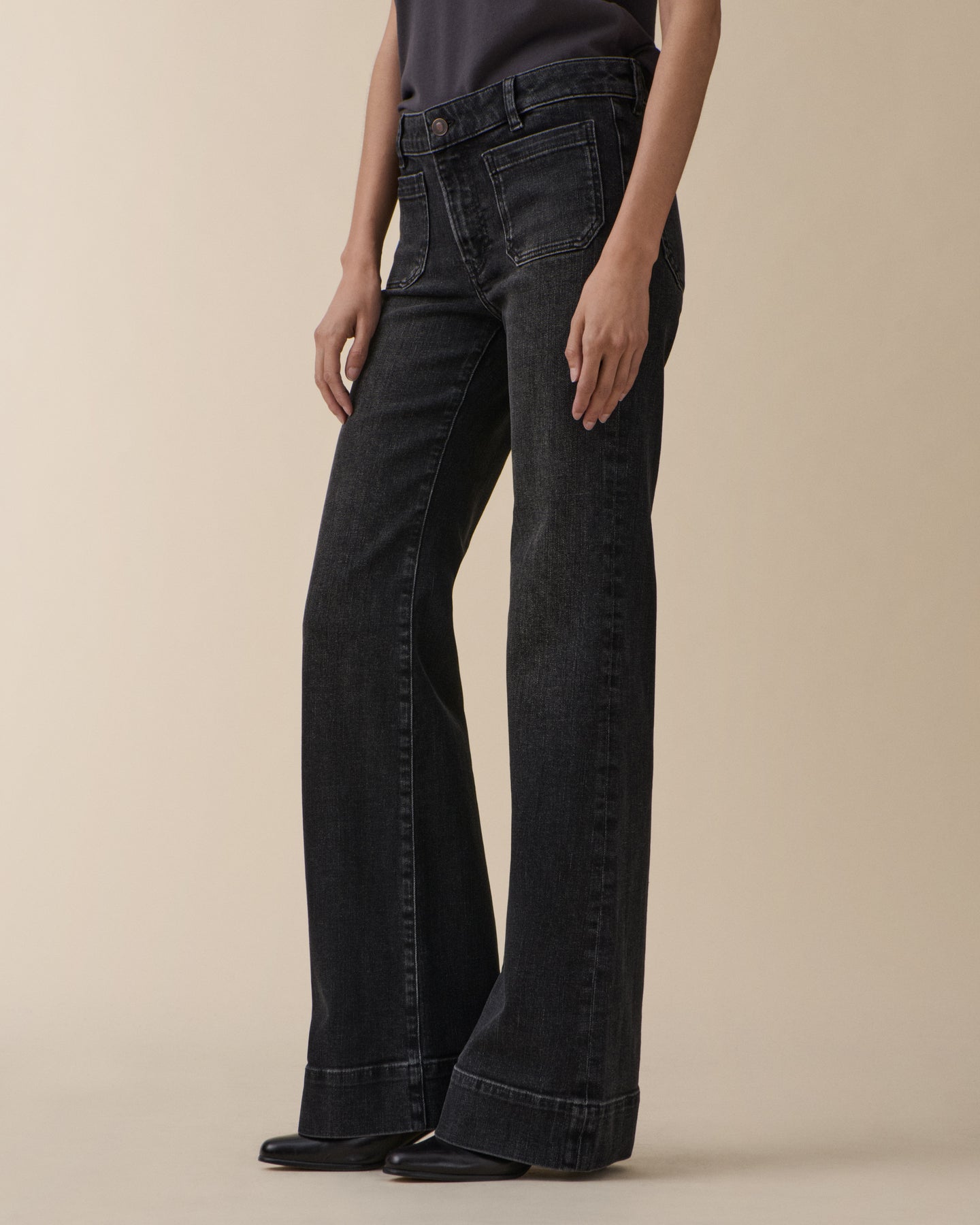 St Monica Low Washed Black