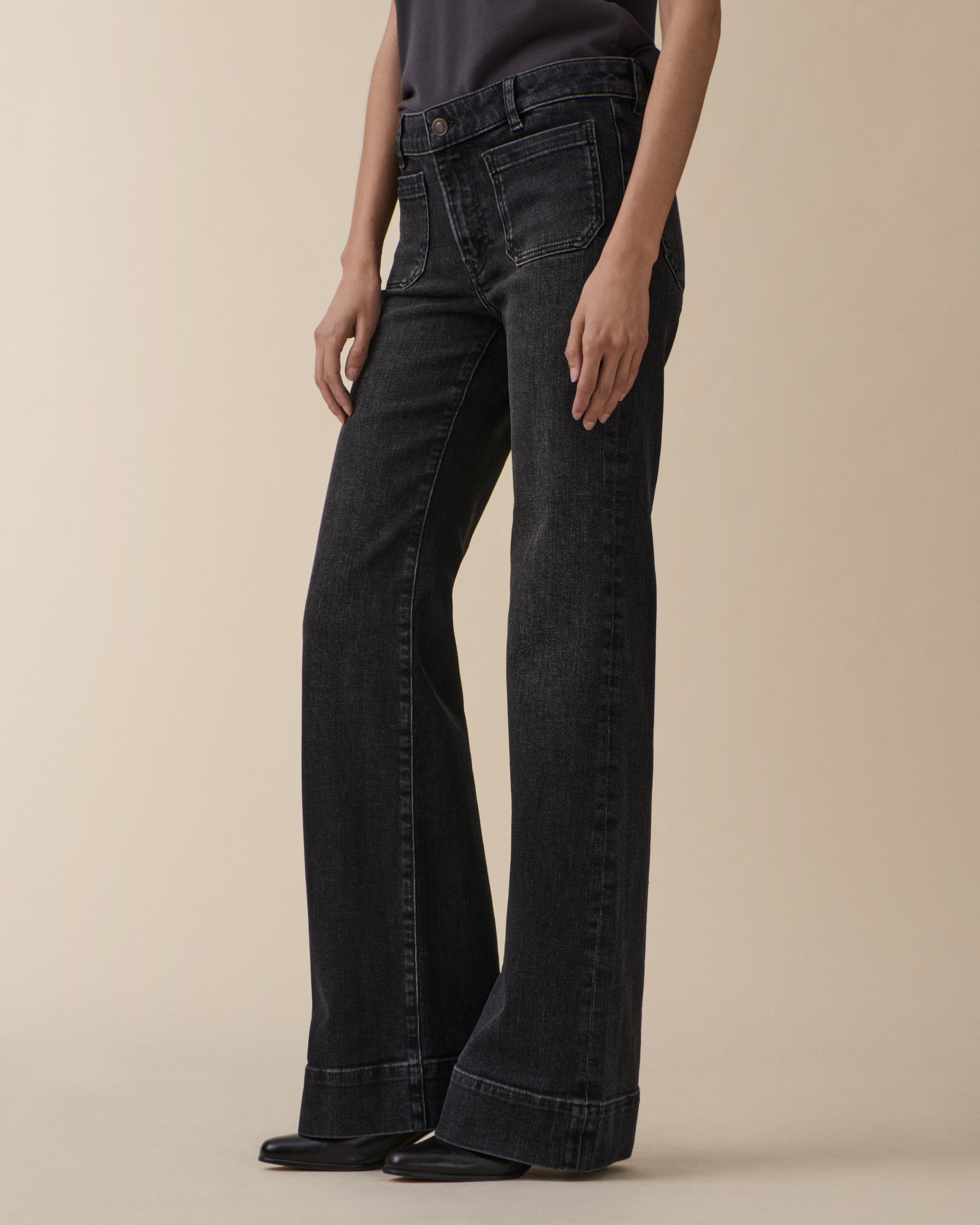St Monica Low Washed Black