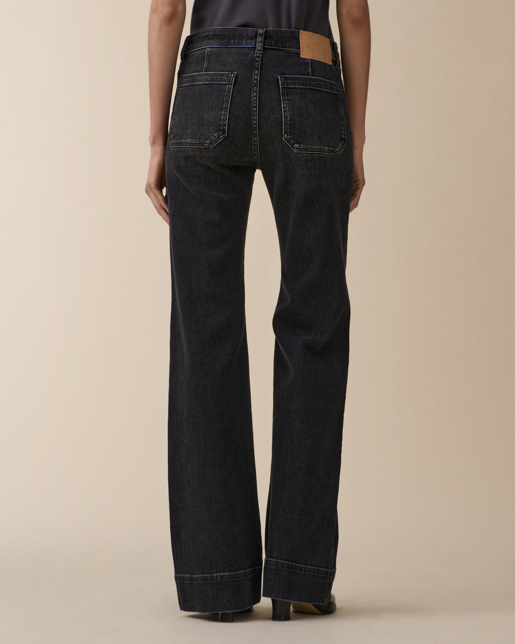 St Monica Low Washed Black