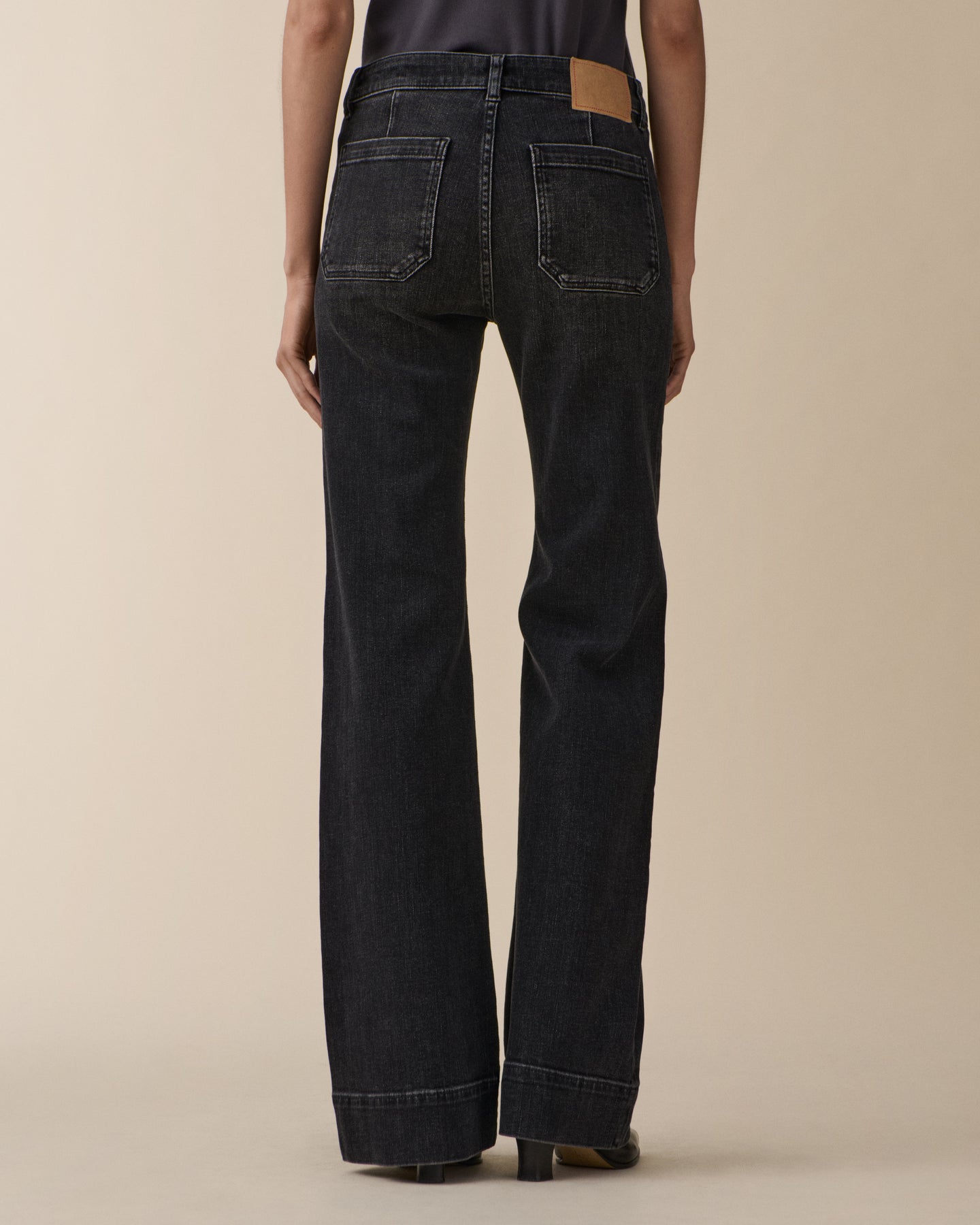 St Monica Low Washed Black